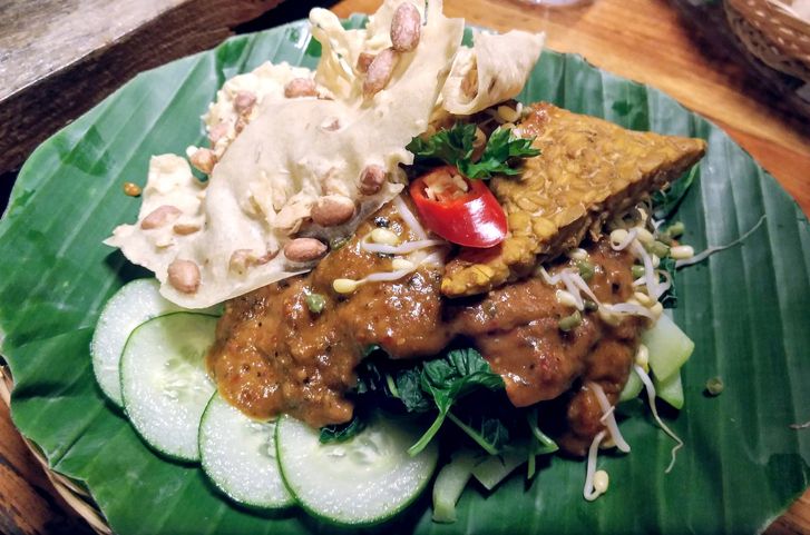 Sedap Puooll! Nasi Pecel Komplet ada di 5 Tempat Ini