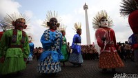 Monas Jakarta, Jumat (14/8/2015). Beragam atraksi dipertontonkan Mulai dari marching band, devile sekolah sampai pertunjukan reog ponorogo dan ondel-ondel ikut menyemarakan acara puncak hari jadi Pramuka yang juga bertepatan HUT RI ke-70 tahun. Rachman Haryanto/detikcom  