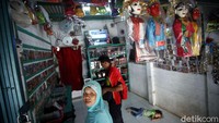 Penjual Pernak Pernik Ondel-Ondel Setu Babakan. Grandyos Zafna/detikcom  