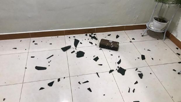 Penampakan rumah Ketum PA 212 yang dilempar batu