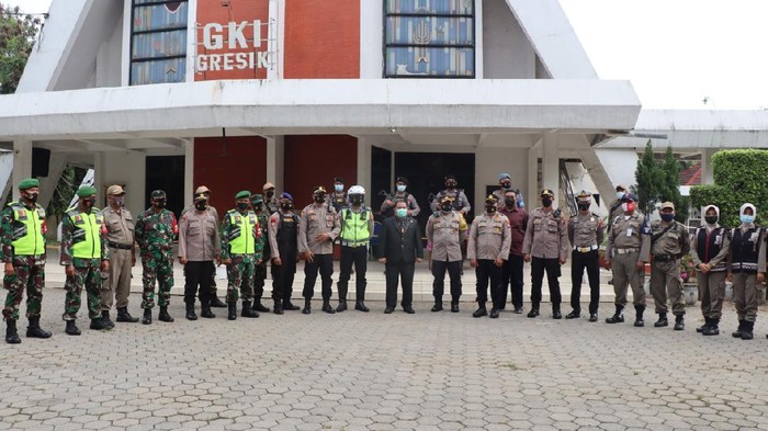 Polres Gresik dan jajarannya melaksanakan pengamanan ibadah Jumat Agung hingga Paskah di gereja. Hal ini untuk memberikan rasa aman dan nyaman kepada masyarakat.