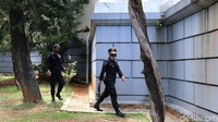 Ratusan personel Polri dan TNI dikerahkan menjaga Gereja Immanuel, Gambir,  pada rangkaian perayaan hari paskah yang dimulai pada hari ini.  