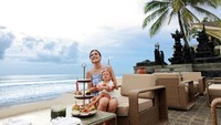 Melihat Instagramnya, wanita kelahiran 23 Juni 1987 sering memperlihatkan gaya hidupnya yang glamour. Salah satunya pada momen kuliner yang terlihat mewah. Foto: Instagram @shandyaulia