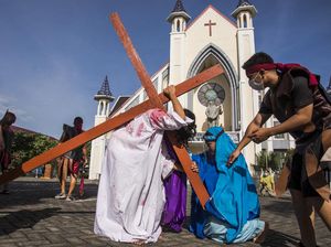 Gereja di Pekanbaru Gelar Tablo Jalan Salib