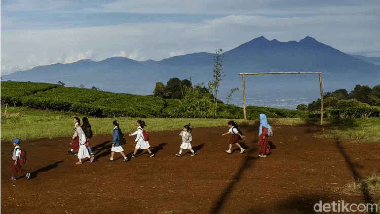 Terpesona Melihat Pemandangan di Kaki Gunung Kencana Bogor