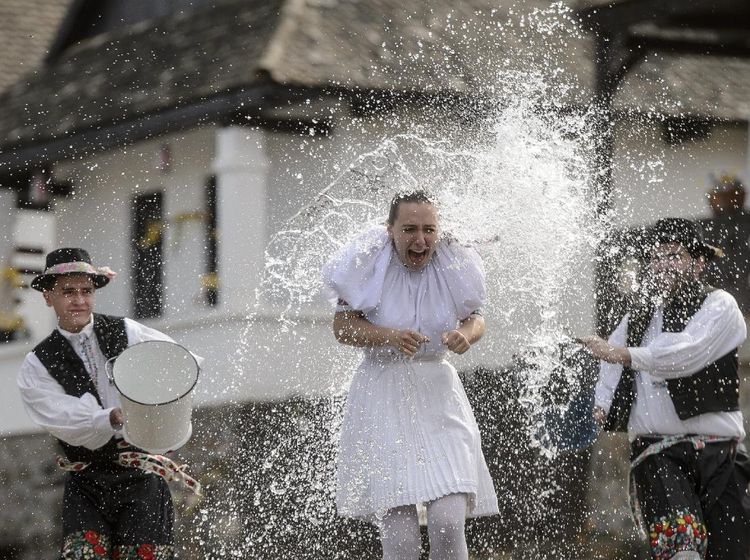 Tradisi Unik Rayakan Paskah di Desa Warisan UNESCO