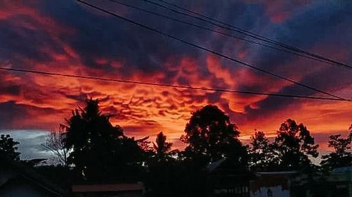 Viral Awan Berbentuk Roti Maros di Sulsel