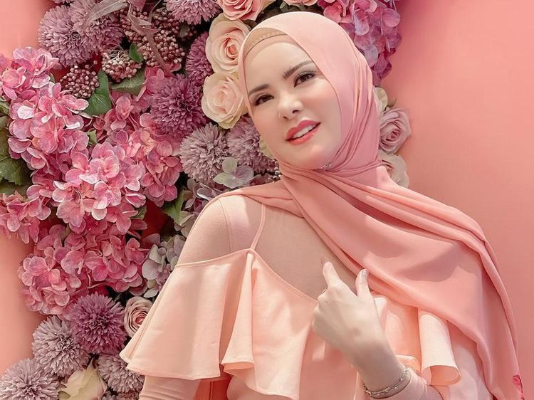 6 Potret Artis Indonesia Berdarah Tionghoa yang Putuskan Jadi Mualaf