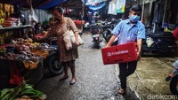 Saat ini para pedagang telah menempati lokasi sementara Pasar Blok A.