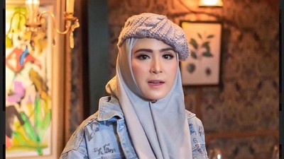 Foto: 7 Gaya Istri Ustaz Solmed, Disorot Netizen karena Joget Tiktok