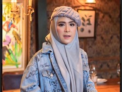 Foto: 7 Gaya Istri Ustaz Solmed, Disorot Netizen karena Joget Tiktok