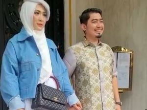 Sempat Bangkrut, Ustaz Solmed Belikan Istri Mobil Mewah