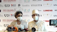 Atta Halilintar dan Aurel Hermansyah menangis usai resmi menjadi suami istri. Foto: Hanif/detikHOT