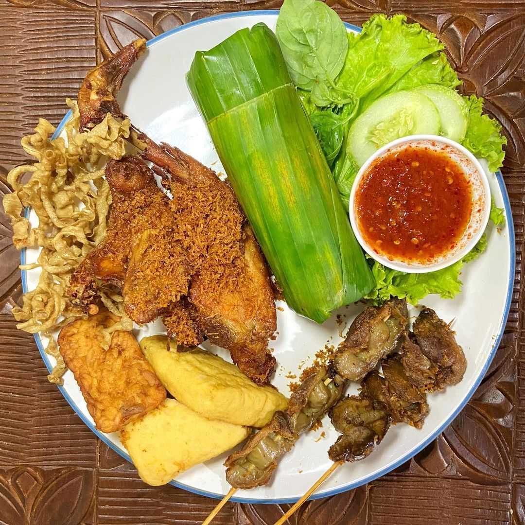 tempat makan ayam goreng enak di Bandung