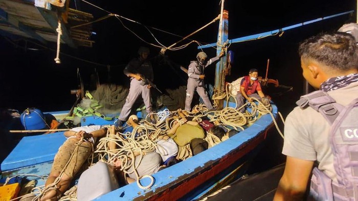 Bakamla RI Gagalkan Kapal Ikan Asing Mencuri Ikan di Indonesia