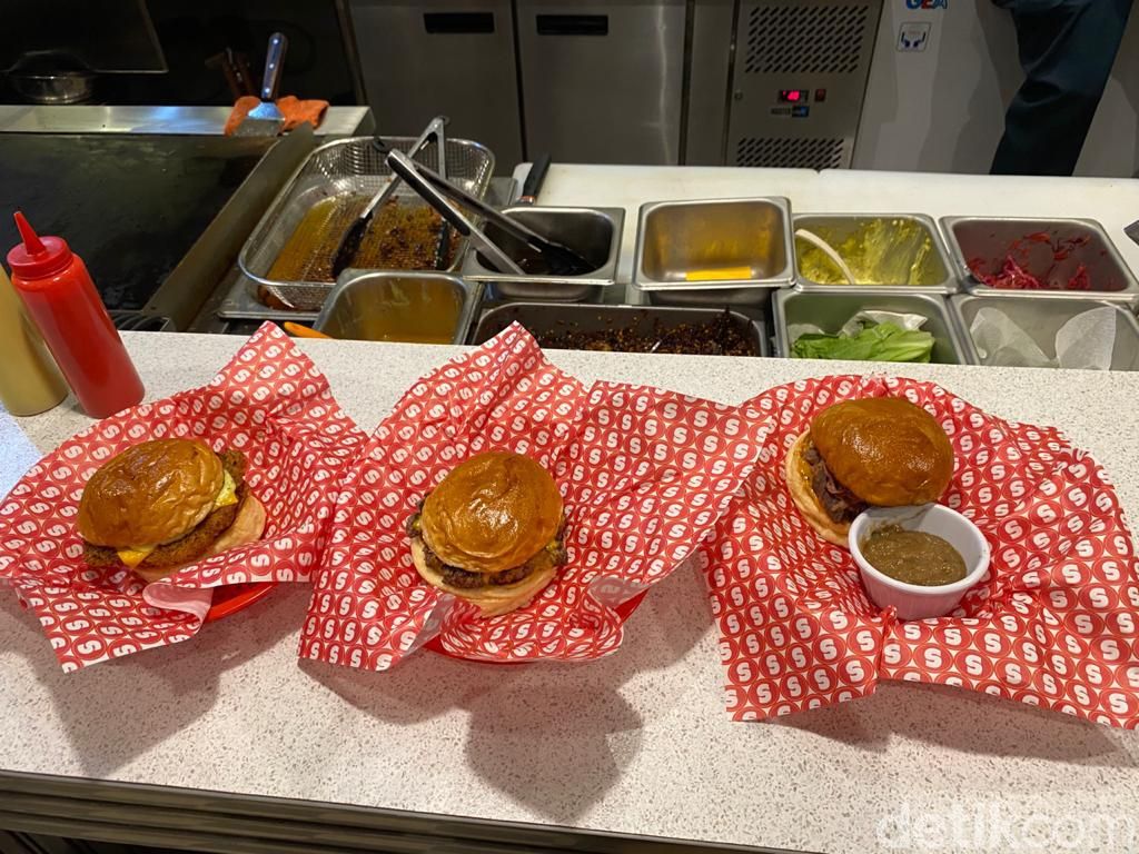 Berasa di New York! Makan Cheese Burger Klasik Buatan 'Supper' yang Hits