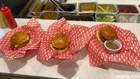 Menu burger andalannya ada  Goin Fishin, Roasted Beef dan Cheese Burger yang enak. Foto: detikFood