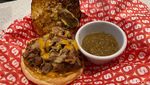 Lezatnya Cheese Burger Kekinian di Supper dengan Nuansa Kota New York