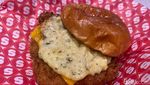 Lezatnya Cheese Burger Kekinian di Supper dengan Nuansa Kota New York