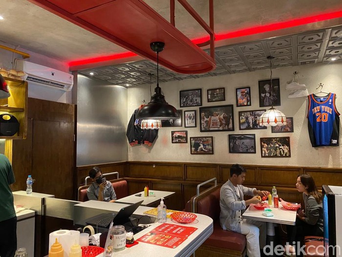 Berasa di New York! Makan Cheese Burger Klasik Buatan 'Supper' yang Hits Berasa di New York! Makan Cheese Burger Klasik Buatan 'Supper' yang Hits