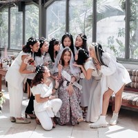 Jelang hari pernikahannya, Aurel Hermansyah mendapat kejutan bridal shower dari teman-teman SMA-nya. Acara tersebut berlangsung tak lama setelah lamaran Atta dan Aurel pada 13 Maret lalu. (Foto: Instagram)