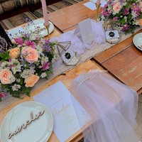Table setting bergaya rustic yang romantis telah disiapkan secara khusus untuk momen tersebut. (Foto: Instagram)