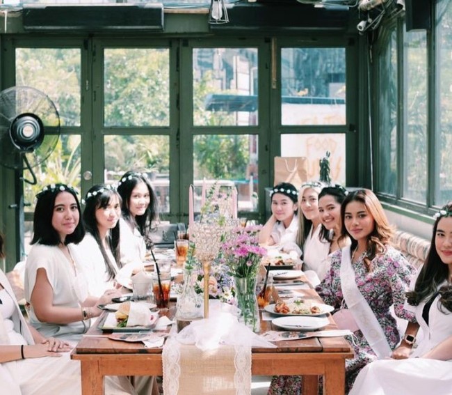 Momen bridal shower kian hangat dengan sesi bersantap bersama. (Foto: Instagram)