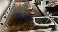 Tentunya setiap burger premium menggunakan jenis potongan daging berkualitas, agar rasa patty nya juicy dan gurih. Kalau di Burger Garage, mereka menggunakan empat potongan daging yang berbeda dalam membuat patty burger. Foto: detikFood