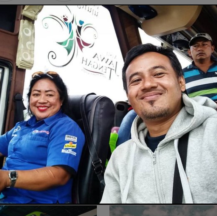 Driver bus wanita di bus PO Haryanto, Bekti Rahayu