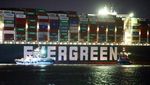 Melihat dari Dekat Kapal Raksasa yang Nyangkut di Terusan Suez