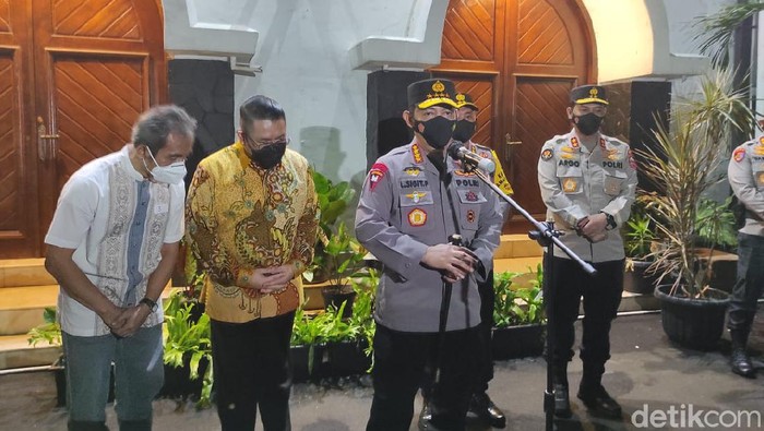 Kapolri Jenderal Listyo Sigit Prabowo meninjau Gereja Santa Jaksel jelang perayaan Paskah (Tim detikcom)