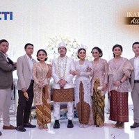 Sanggul memiliki ciri khas, yakni bentuknya menyerupai kupu-kupu. Foto: Instagram/@officialrcti