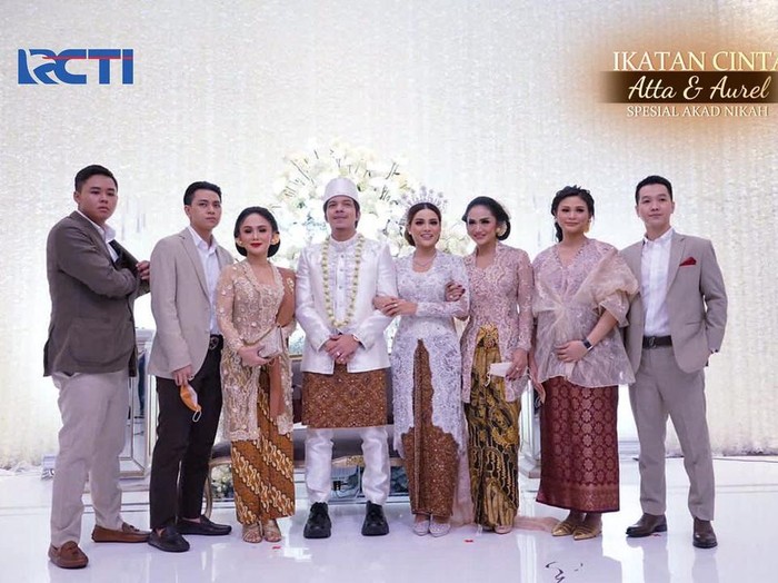 Krisdayanti di pernikahan Aurel Hermansyah Krisdayanti