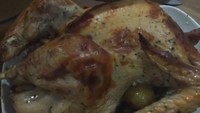 Tak hanya kalkun. Marcell dan keluarga juga pernah memasak ayam kodok sebagai hidangan malam natal dan dinikmati bersama. Foto: Instagram@marcellsiahaans