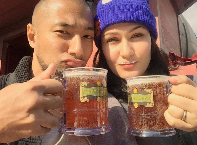 Penyanyi Marcell Siahaan juga memilih menikahi seorang chef. Marcell menikah dengan Rima Melati Adams pada 28 Januari 2009. Rima sendiri sempat menjadi pembawa acara dalam program Kitchen Beib. Foto: Instagram@marcellsiahaans