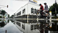 Pandemi COVID-19 membuat kawasan kota tua itu menjadi sepi.
