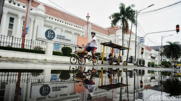 Jika dibandingkan dengan bulan sebelumnya di Januari 2021, jumlah kunjungan wisman bulan Februari 2021 menurun cukup tinggi sebesar 14,74 persen. Jika dibandingkan dengan bulan sebelumnya di Januari 2021, jumlah kunjungan wisman bulan Februari 2021 menurun cukup tinggi sebesar 14,74 persen.
