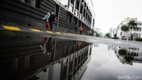 Menurunnya jumlah wisatawan mancanegara karena pandemi COVID-19.