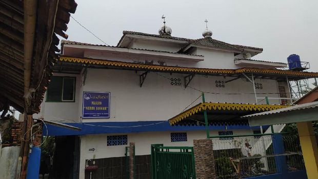 Masjid Nurul Jannah di Jagakarsa, Jaksel tersambar petir pada Sabtu (3/4) dini hari.
