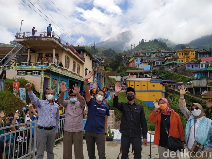 Menparekraf Sandiaga Uno mengunjungi Nepal Van Java