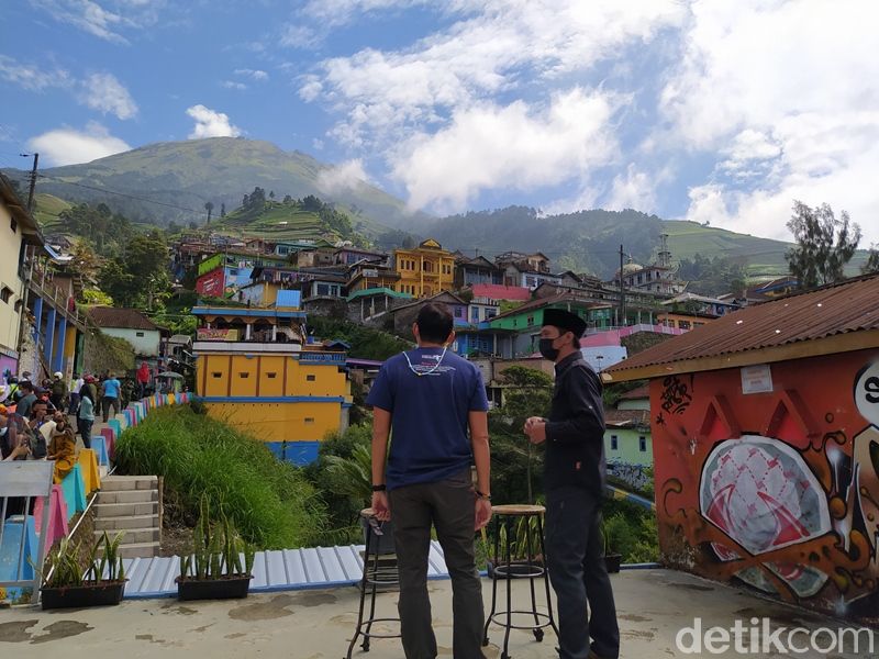 Menparekraf Sandiaga Uno mengunjungi Nepal Van Java