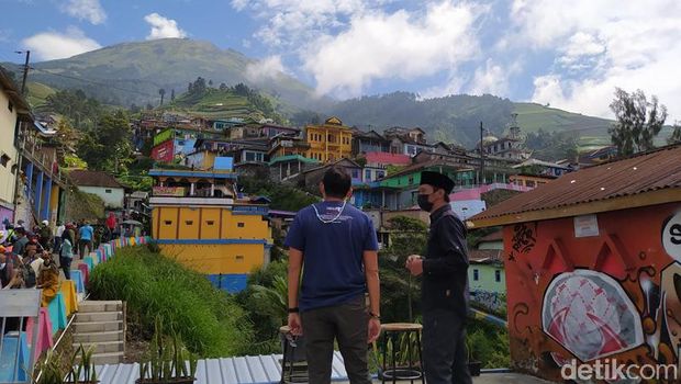 Menparekraf Sandiaga Uno mengunjungi Nepal Van Java