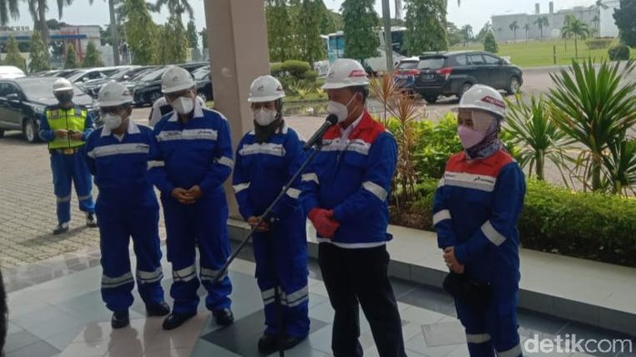 Menteri ESDM Arifin Tasrif tinjau kilang minyak Pertamina Indramayu.