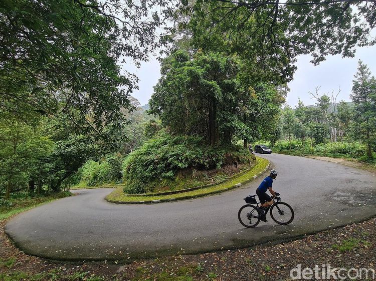 Nanjak Syahdu ke Tangkuban Perahu