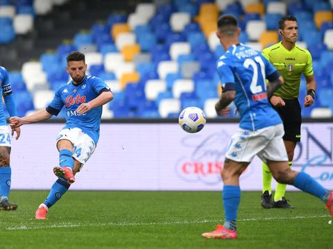 NAPLES, ITALY - APRIL 03: Dries Mertens of SSC Napoli scores their side's third goal during the Serie A match between SSC Napoli and FC Crotone at Stadio Diego Armando Maradona on April 03, 2021 in Naples, Italy. Sporting stadiums around Italy remain under strict restrictions due to the Coronavirus Pandemic as Government social distancing laws prohibit fans inside venues resulting in games being played behind closed doors. (Photo by Francesco Pecoraro/Getty Images)