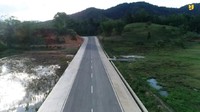 Mengutip keterangan tertulis Kementerian PUPR, jalan perbatasan di Kaltara sepanjang 992,35 km terdiri dari jalan paralel perbatasan sepanjang 614,55 km dan akses perbatasan 377,8 km. Hingga saat ini dari 614,55 km jalan paralel perbatasan Kaltara, tersisa sepanjang 57 km yang belum tembus dengan dan 27,05 km yang belum tembus untuk jalan akses perbatasan.Foto: Dok. Kementerian PUPR