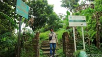 Sesampai di Desa Terban untuk menuju gardu yang berada di atas Bukit Patiayam berjarak sekitar 1 kilometer.