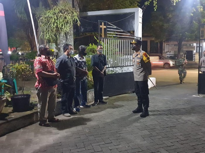 Sebanyak 700 personel gabungan disiapkan untuk mengamankan perayaan Paskah. Selain bersama TNI, Polres Ngawi juga melibatkan Banser.