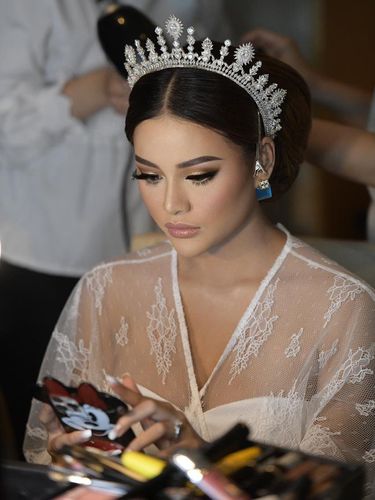 Riasan makeup Aurel Hermansyah bikin pangling.