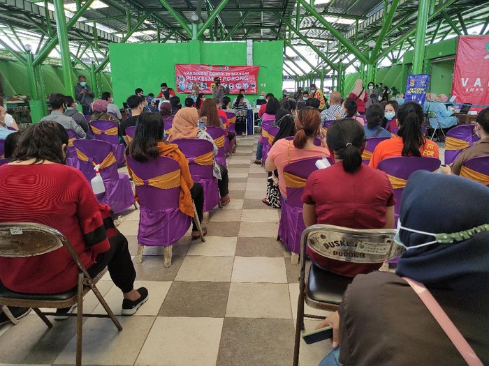 Ribuan Pedagang Pasar Tradisional di Sidoarjo Jalani Vaksinasi COVID-19